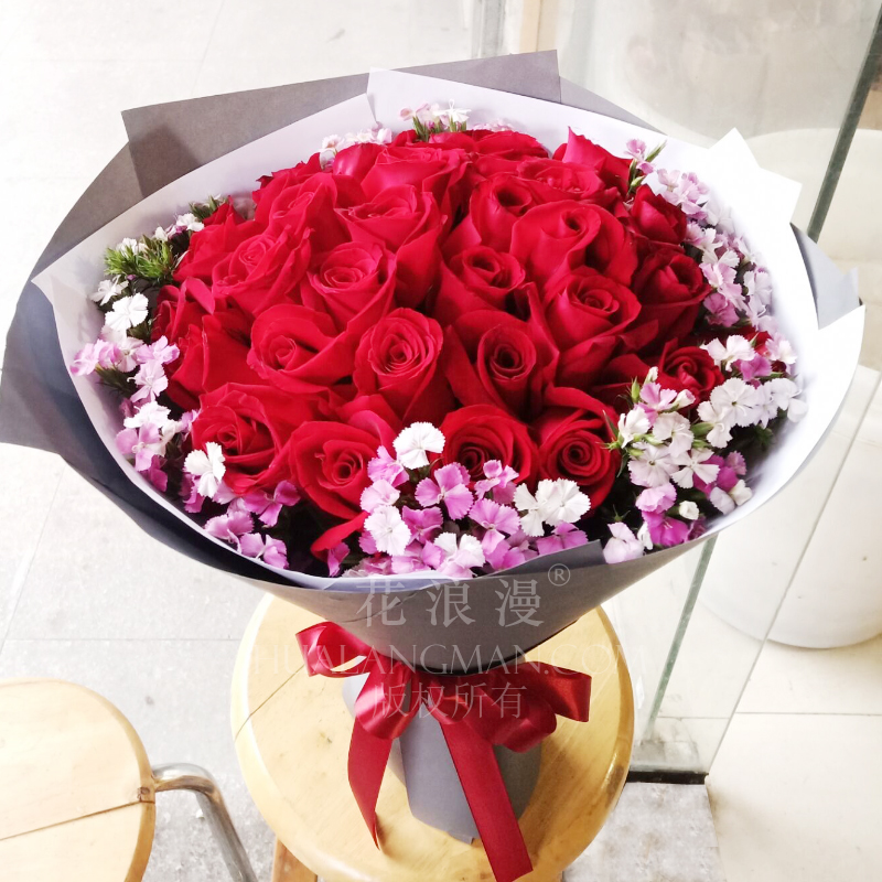 送媽媽玫瑰花好嗎？送母親什么顏色的玫瑰花